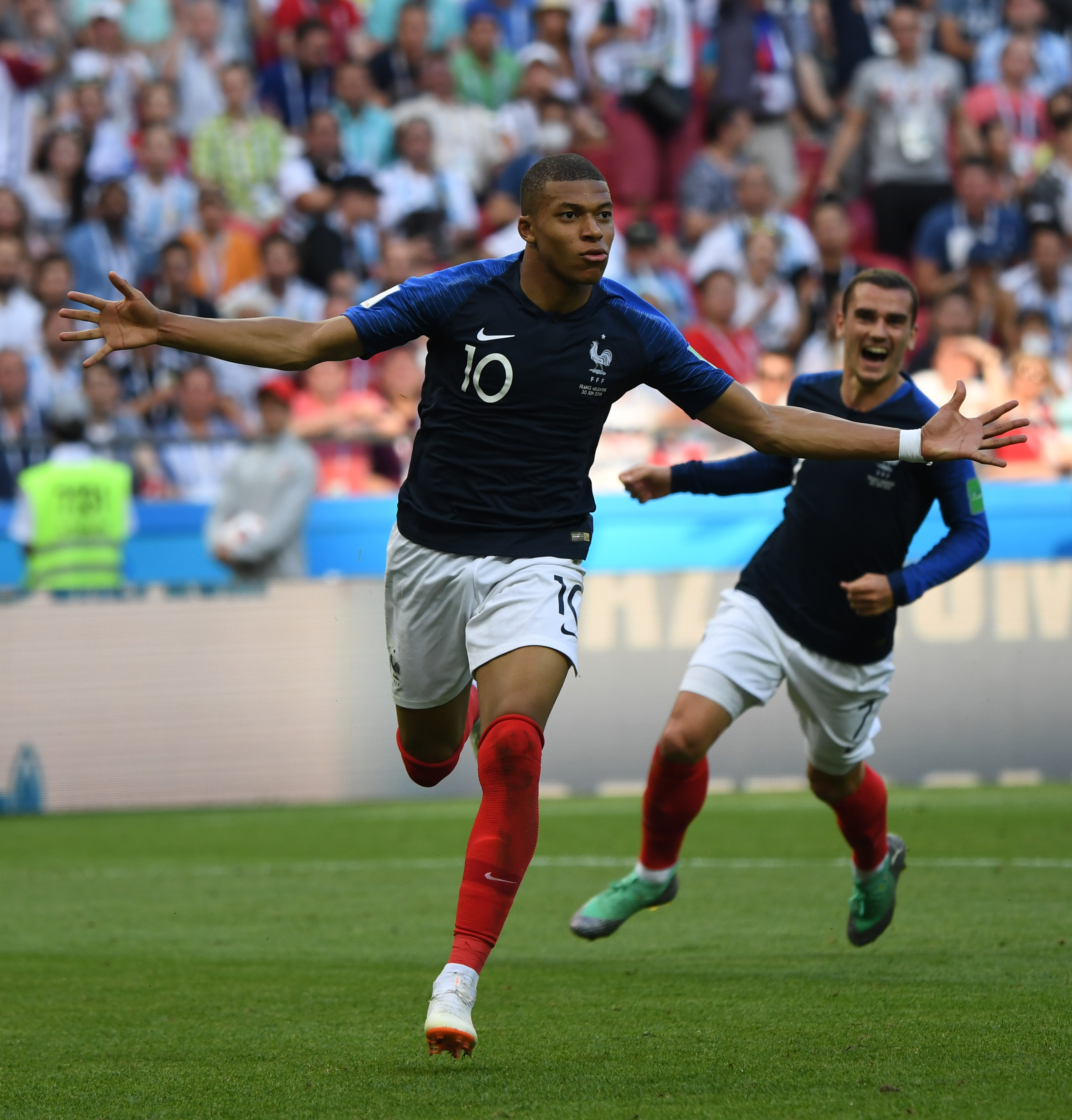 足球报：目前中国足协持证教练总数已突破11.4万（《足球报》：中国足协持证教练人数已超11.4万）