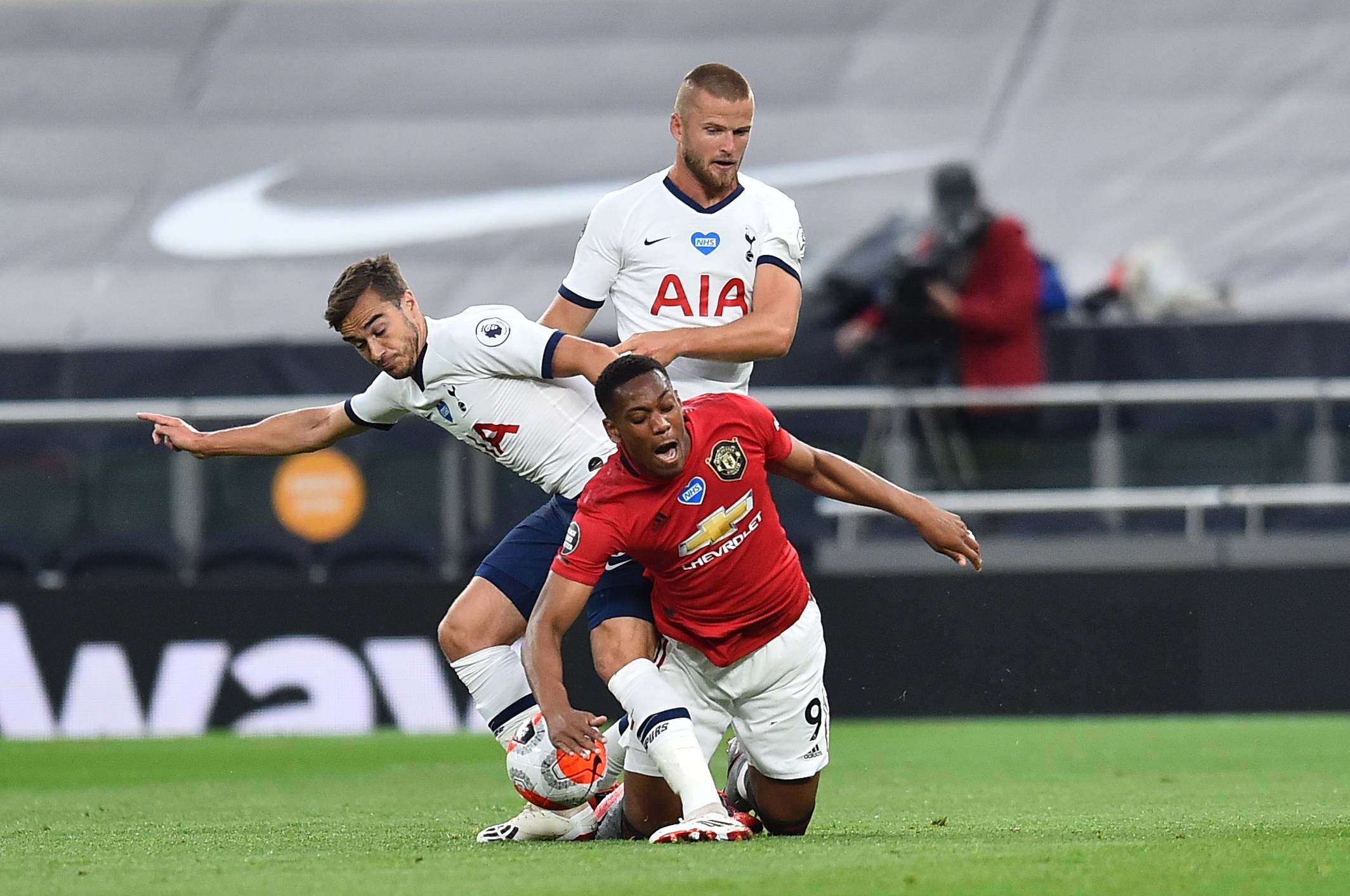 欧冠第6轮战报：阿森纳全胜领跑，拜仁国米等豪强分列前八（欧冠第6轮综述：阿森纳全胜登顶，拜仁国米等豪门占据前八）