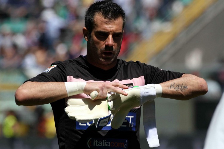 里夫斯成湖人队史第七位单场至少40+10助的球员