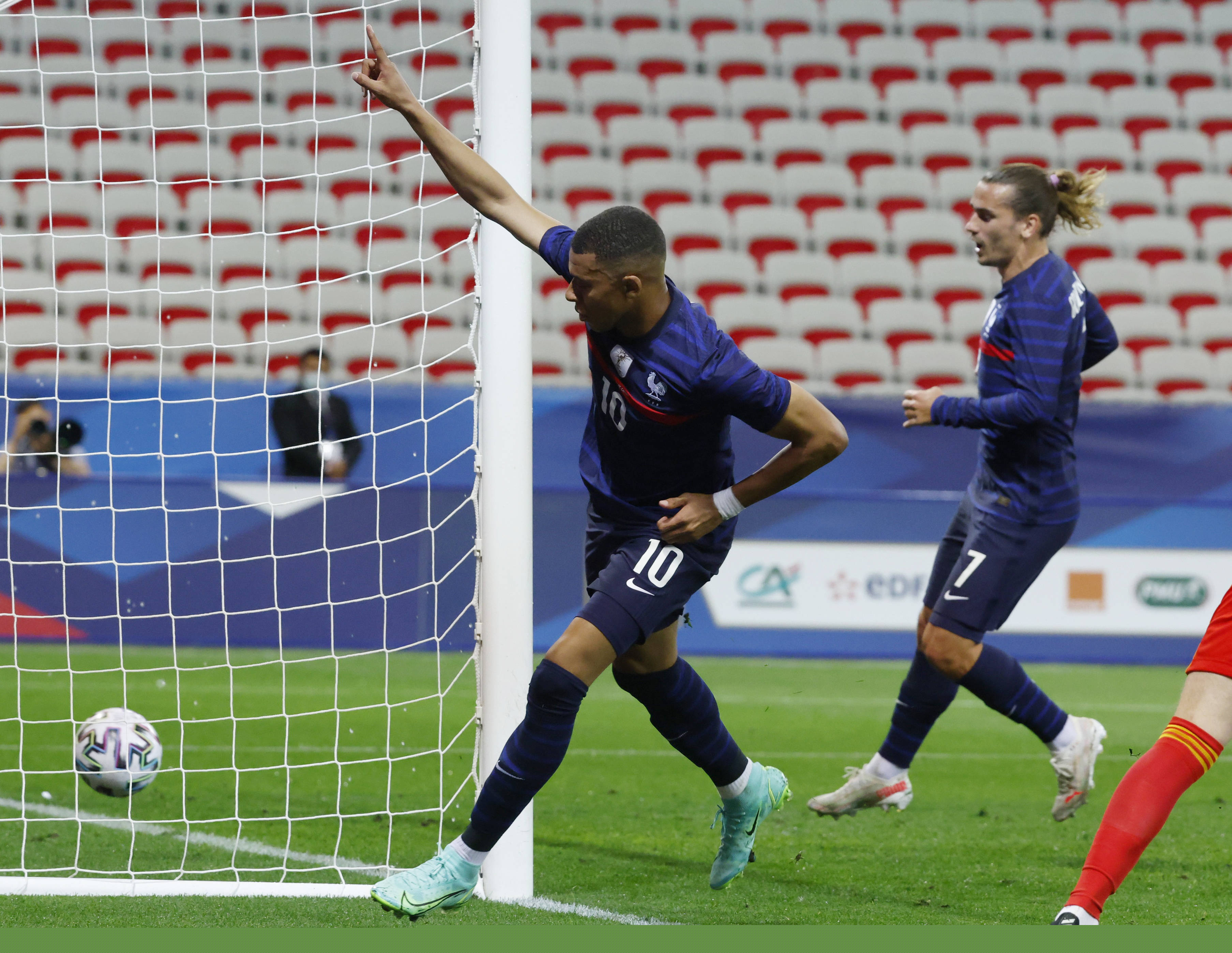 挪威队11月世预赛大名单：哈兰德领衔，厄德高伤缺（挪威公布11月世预赛名单：哈兰德压阵，厄德高因伤缺席）