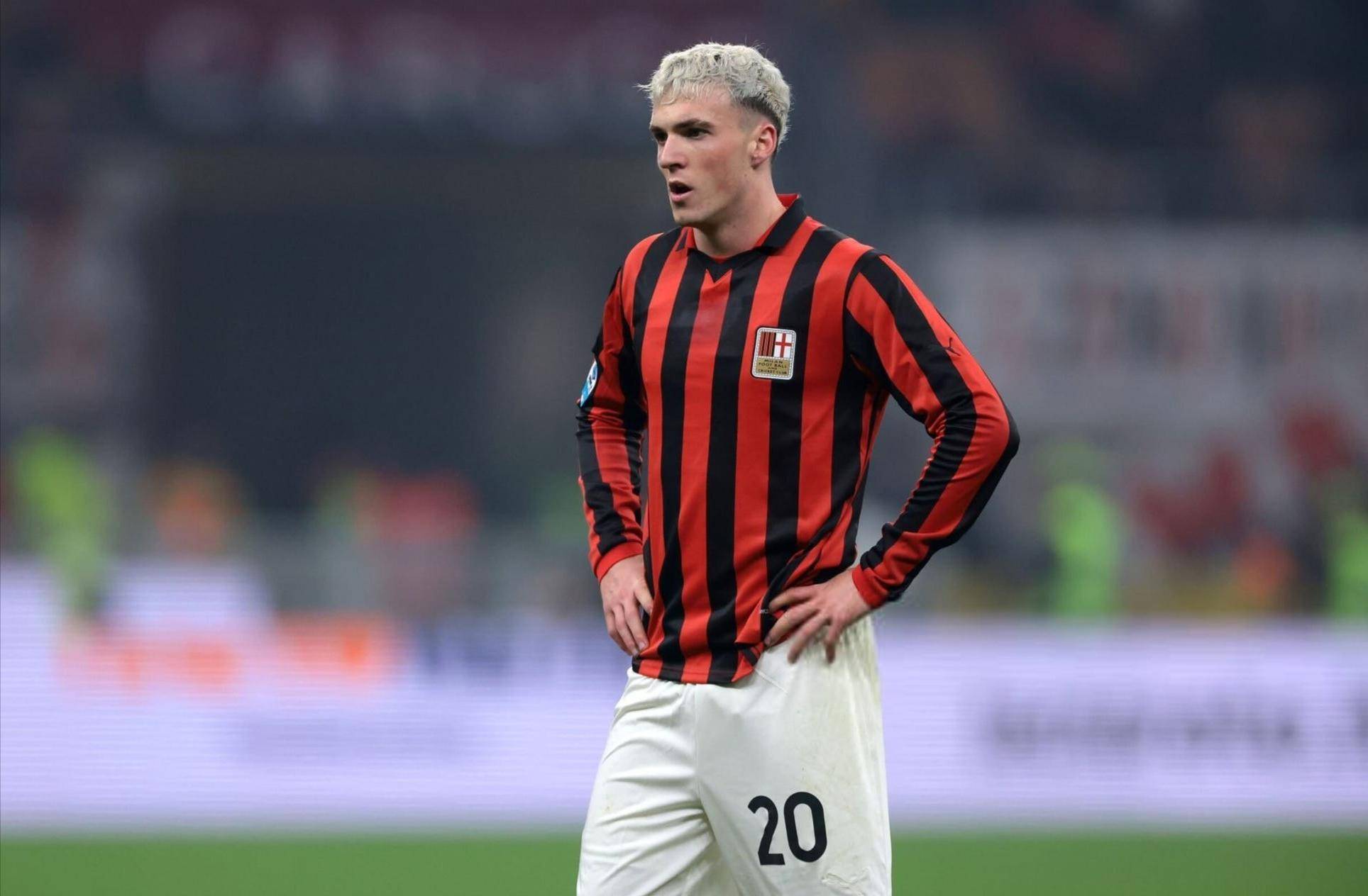 每体：DV9接近与米兰达成协议，巴萨已基本放弃引进前者（每体：DV9接近与米兰敲定加盟，巴萨基本放弃追逐）