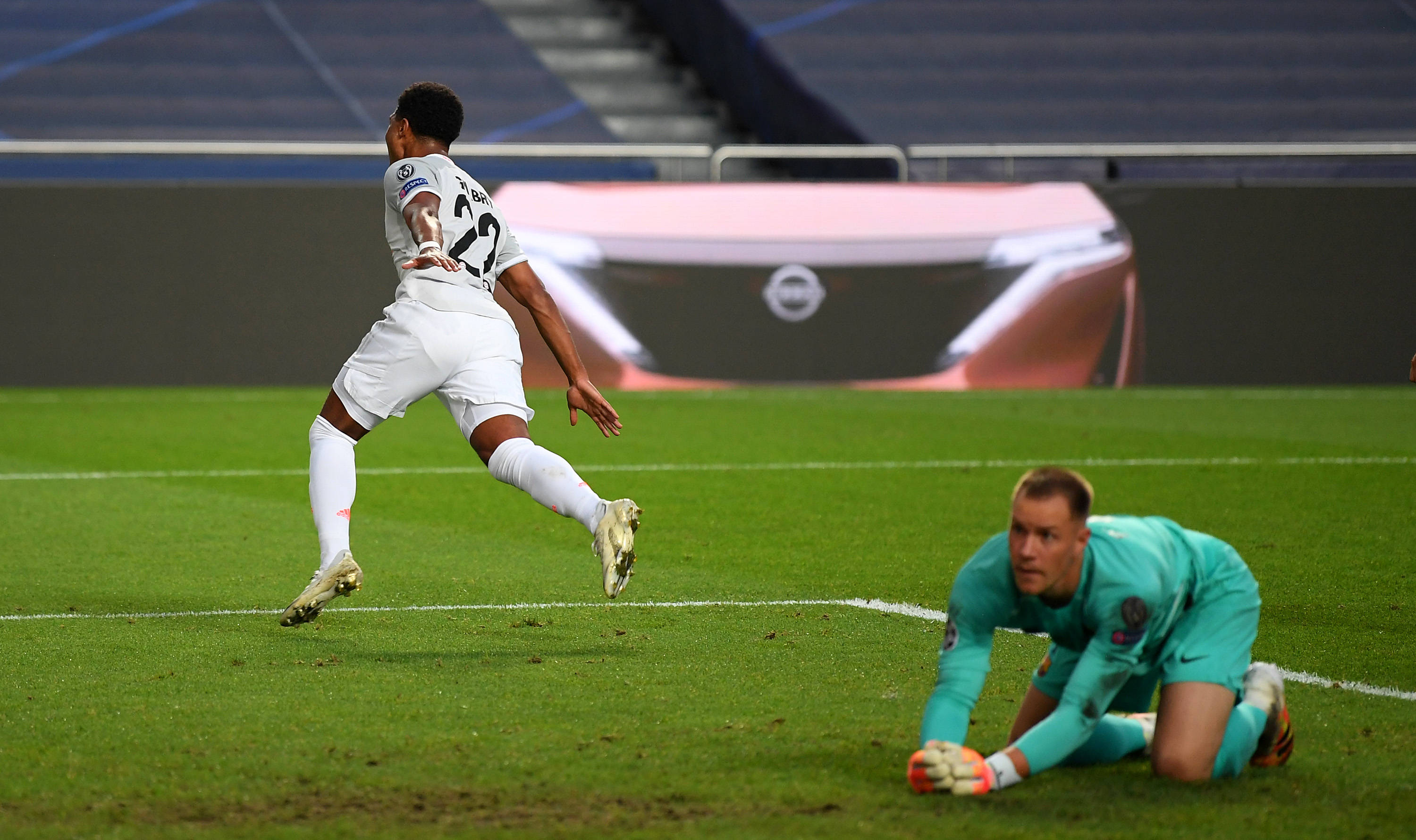 皇马维尼修斯关键进球助球队连胜（维尼修斯关键破门，皇马豪取连胜）