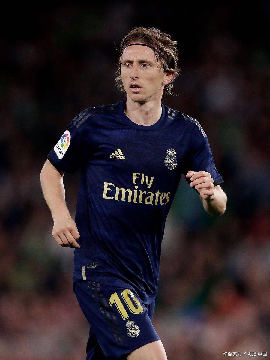 巴萨发布本赛季第四套球衣：纪念20年前的今天客场3-0皇马（为纪念20年前今日客场3比0击败皇马，巴萨推出本赛季第四套球衣）