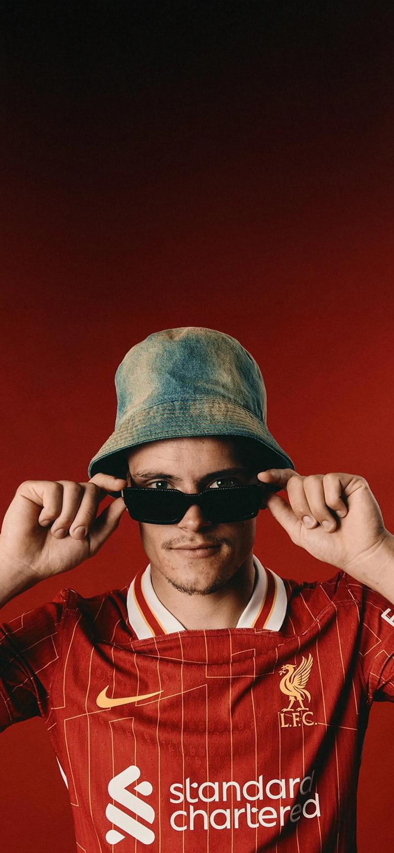 西班牙人董事：球队赛季目标为跻身前六，业务收入达到1亿欧（西班牙人董事：本赛季冲击前六，营收目标达1亿欧元）